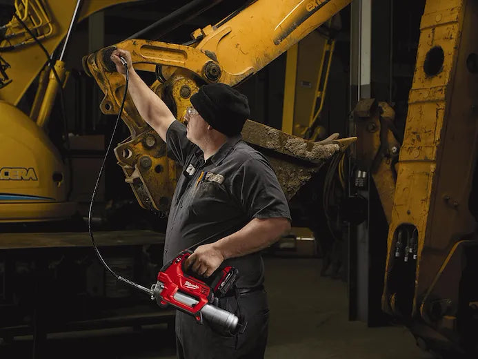 2646-22CT: M18 Cordless 2-Speed Grease Gun Kit
